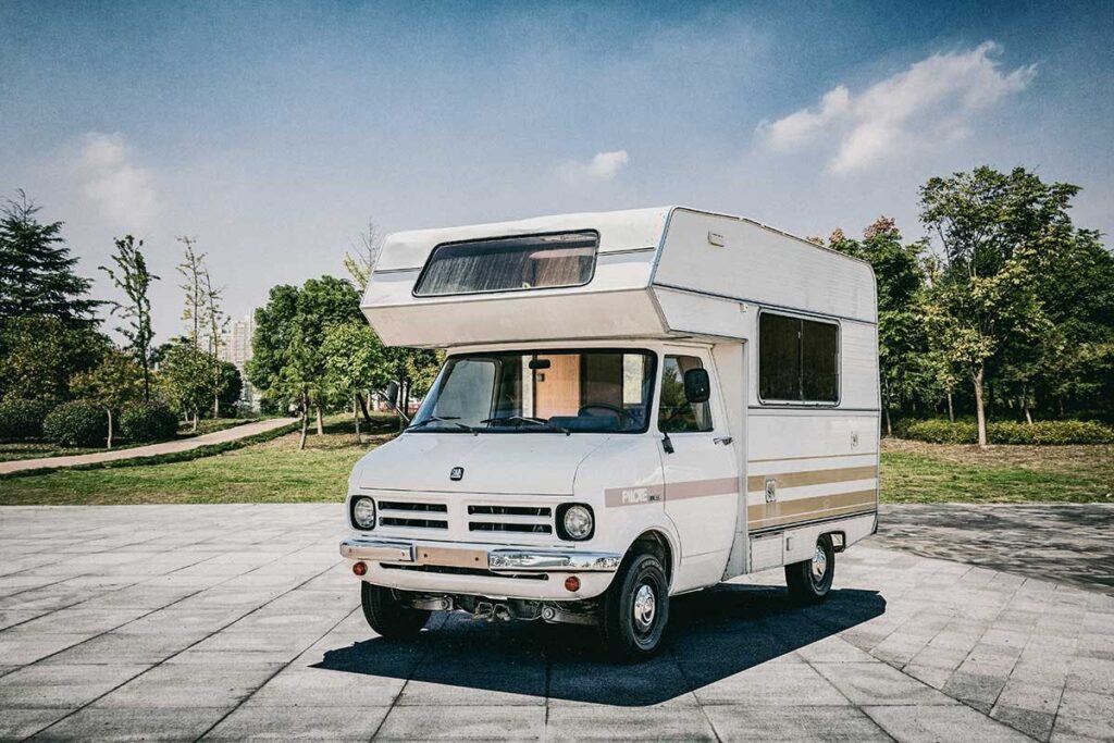 La Gamme Atlas Les Camping Cars Troits Tout Quip S